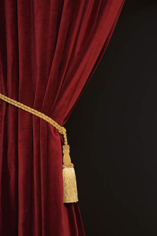 无人,舞台,竖图,室内,白天,正面,电影院,静物,照明,阴影,光线,影子,墙,灯光,墙壁,墙面,灯,红色,黑色,灯具,打开,帷幕,聚光灯,照亮,开启,照明设备,帷幔,幕布,幕帘,帷幔布,彩图