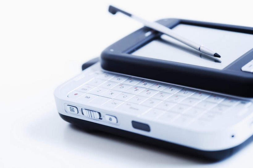 无人,打电话,横图,室内,特写,白天,白色背景,正面,静物,电话,手机,朦胧,模糊,笔,手写笔,通讯设备,摄影,影棚,触控笔,触摸笔,触屏笔,电容屏笔,电容屏手写笔,交流,沟通,通话,彩图,影棚拍摄,拍摄