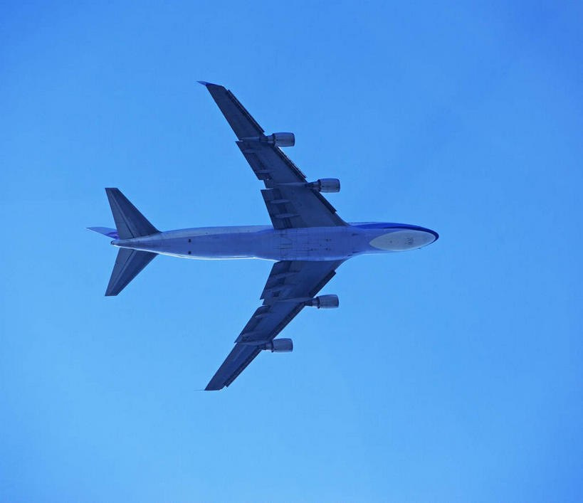 无人,横图,室外,特写,白天,仰视,飞机,纽约,美国,飞翔,阴影,飞行,光线,影子,交通,翱翔,航空,飞,蓝色,蓝天,天空,阳光,交通工具,天,运输,一架,晴朗,客机,北美洲,载具,美洲,纽约州,万里无云,帝国之州,帝国州,北亚美利加洲,亚美利加洲,皇后郡,皇后区,晴空,晴空万里,彩图,低角度拍摄