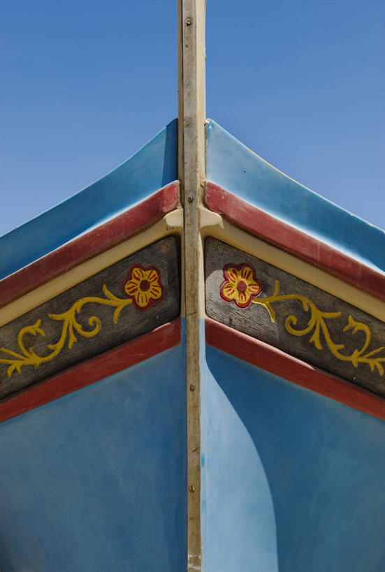 无人,竖图,室外,特写,白天,仰视,旅游,度假,美景,船,欧洲,马耳他,一艘,阴影,花纹,装饰,盛开,光线,影子,景观,木船,首都,花蕾,娱乐,花,花瓣,花朵,鲜花,蓝色,蓝天,天空,阳光,自然,交通工具,天,花苞,花蕊,享受,休闲,景色,放松,晴朗,华丽,修饰,点缀,舟,瓦莱塔,自然风光,载具,万里无云,衬托,美观,雅致,雅观,马耳他共和国,晴空,晴空万里,彩图,低角度拍摄