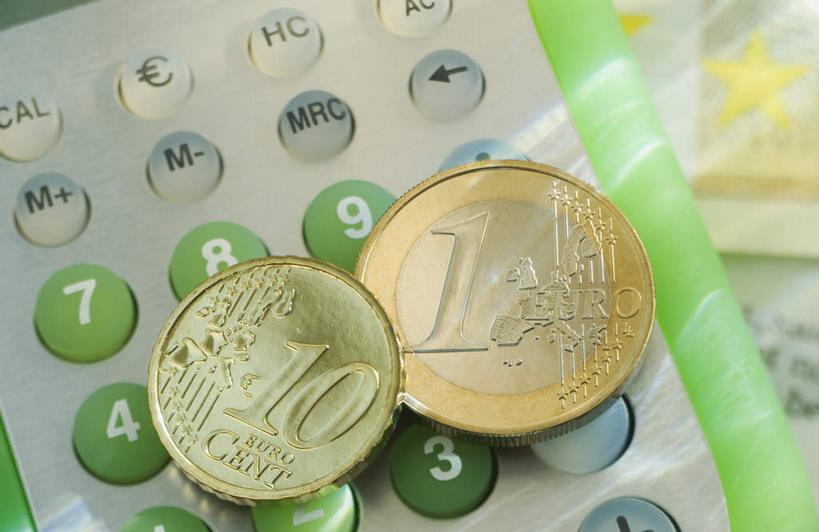 无人,横图,俯视,室内,特写,白天,爱情,奢侈,钱,计算器,静物,珠宝,两枚,计算,科学,金属,材料,档案,屏幕,钱币,文件,办公用品,汇率,黄金,绿色,资料,报表,金融,理财,财务,摄影,影棚,经济,昂贵,贵重,数学,坚定,文档,流通,贸易,信念,贵金属,约定,宝贵,货币,金币,现金,硬币,按键,彩图,高角度拍摄,影棚拍摄,拍摄,金子