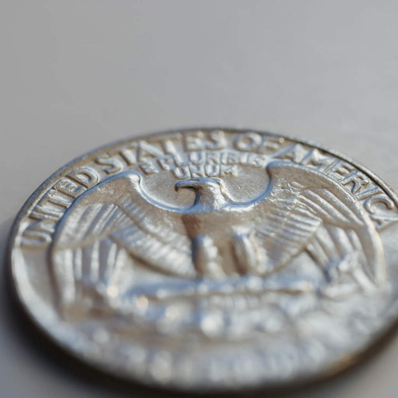 无人,方图,俯视,室内,特写,白天,白色背景,钱,美元,静物,雕塑,艺术,装饰,雕刻,雕像,钱币,一枚,工艺品,金融,摄影,影棚,经济,纪念,美术,主题,美圆,流通,陈列,贸易,功能,美学,货币,现金,硬币,彩图,高角度拍摄,影棚拍摄,拍摄