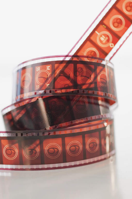 无人,竖图,俯视,照片,室内,特写,白天,白色背景,静物,阴影,曲折,弯曲,反射,影子,摄影,蜿蜒,影棚,底片,胶片,相片,彩图,高角度拍摄,影棚拍摄,拍摄,照相,片子,胶卷,电影