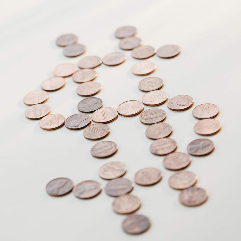 无人,方图,室内,特写,白天,白色背景,正面,钱,美元,静物,阴影,曲折,弯曲,反射,符号,钱币,影子,美金,排列,金融,摄影,蜿蜒,影棚,经济,美圆,流通,贸易,摆列,货币,美元符号,现金,硬币,彩图,影棚拍摄,拍摄,布列,分列