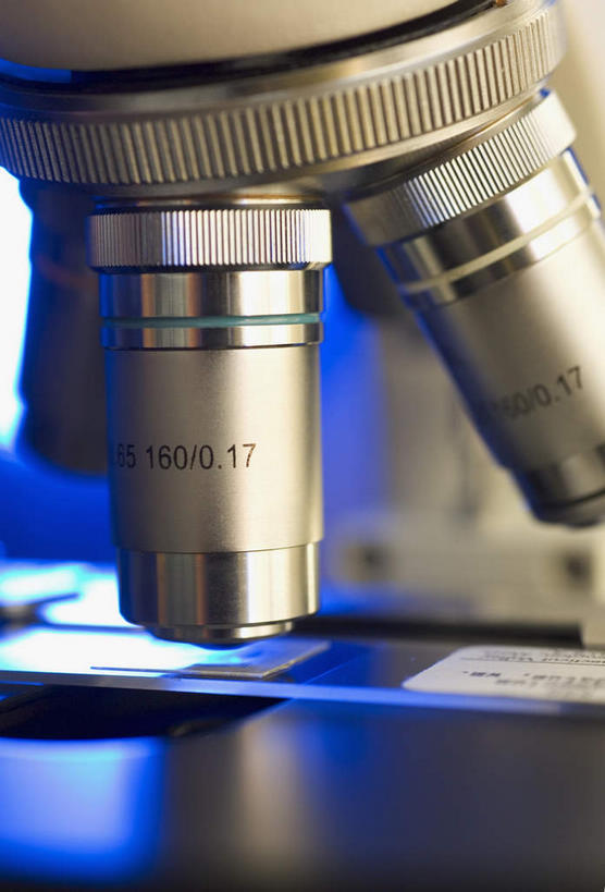 无人,竖图,室内,特写,白天,正面,仪器,静物,检查,反射,分析,科学,显微镜,实验室,研究室,观察,清晰,探索,放大,观看,仔细,透镜,凸透镜,聚焦,关注,试验室,载玻片,光学,清楚,玻片,盖玻片,彩图