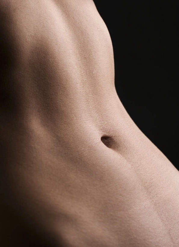 西方人,腹部,肚脐,一个人,竖图,室内,特写,白天,正面,欧洲,欧洲人,仅一个女性,仅一个人,黑色背景,裸露,仅一个中年女性,肚脐眼,摄影,影棚,赤裸,裸,女人,女性,中年女性,白种人,腹,肚子,半身,彩图,影棚拍摄,拍摄