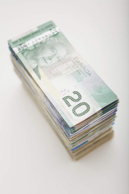 无人,竖图,俯视,室内,特写,白天,白色背景,钱,静物,一排,许多,整齐,英文,标志,钱币,数字,文字,字符,字母,很多,标识,排列,钞票,金融,纸币,摄影,阿拉伯数字,影棚,经济,堆,英文字母,队列,加拿大元,流通,纸钞,贸易,加拿大货币,货币,现金,彩图,高角度拍摄,影棚拍摄,拍摄