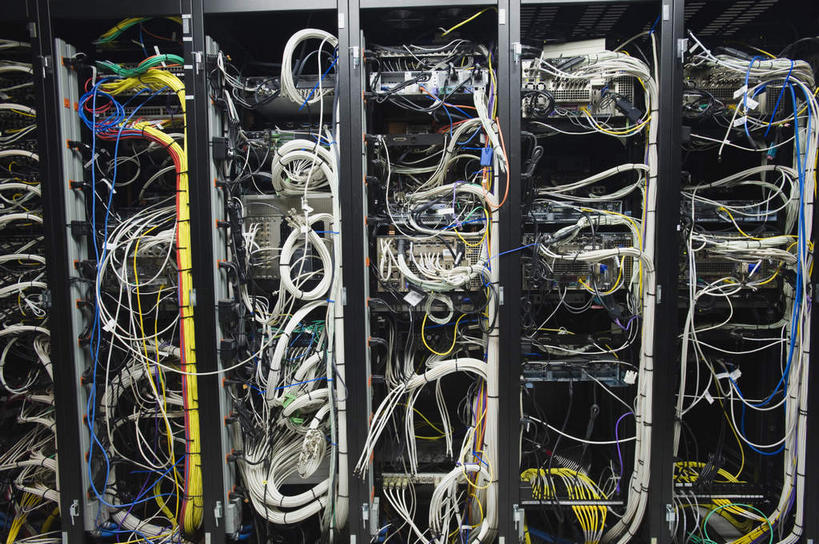 无人,横图,室内,特写,白天,正面,安全,电脑,数据,静物,一堆,许多,堆叠,堆积,电力,网络,信息,电线,线,电能,很多,凌乱,线路,存储介质,输入设备,通讯设备,开关,按钮,箱子,台式电脑,保险箱,堆,电,保护,电源,电源线,光驱,硬盘,主机,存储,混乱,机箱,保险,通信设备,私密,能量,光盘驱动器,硬盘驱动器,纷乱,缭乱,庞杂,彩图