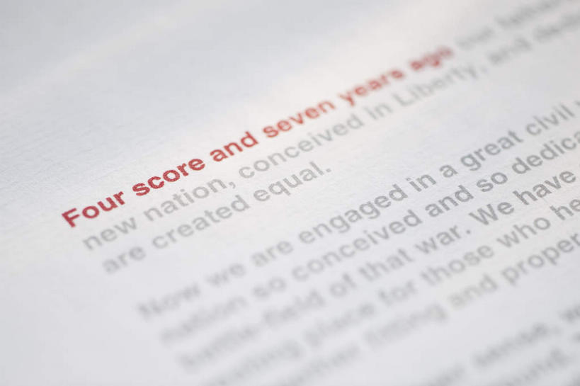 无人,横图,俯视,室内,特写,白天,静物,朦胧,模糊,英文,标志,材料,档案,文件,文字,纸,字符,字母,标识,红色,黑色,手稿,资料,摄影,影棚,英文字母,公文,证明,文档,独立宣言,彩图,高角度拍摄,影棚拍摄,拍摄,美国独立宣言,文献,文书