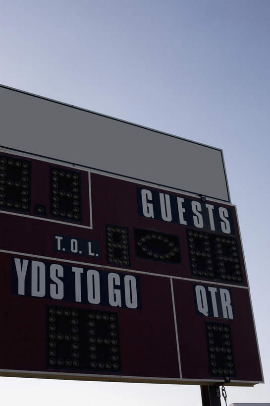 无人,竖图,室外,特写,白天,仰视,显示器,阴影,光线,英文,标志,屏幕,文字,影子,字符,字母,标识,显示屏,蓝色,蓝天,天空,阳光,天,晴朗,英文字母,输出设备,记分牌,万里无云,电子记分牌,晴空,晴空万里,彩图,低角度拍摄