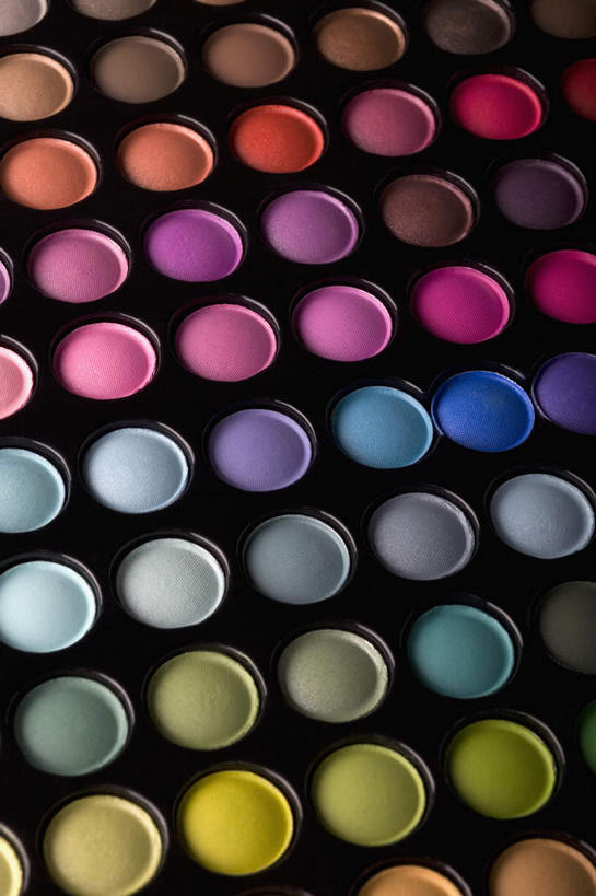 无人,竖图,俯视,彩色,室内,特写,白天,化妆,美容,静物,护肤,彩妆,保养,享受,休闲,眼影,放松,保健,摄影,影棚,五颜六色,调色盘,色彩斑斓,调色板,五彩缤纷,养颜,五彩斑斓,五光十色,彩图,高角度拍摄,影棚拍摄,拍摄,眼影调色盘