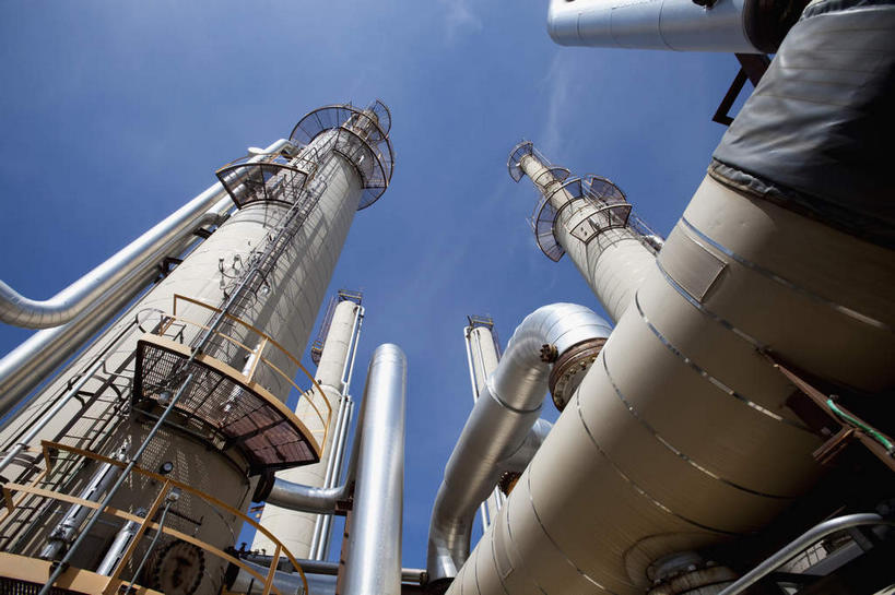 无人,工厂,横图,室外,特写,白天,仰视,支架,云,云朵,云彩,架子,脚手架,施工,蓝色,白云,蓝天,天空,容器,天,油罐,储油罐,晴朗,储藏,支撑,固定,储存,存油罐,贮油罐,晴空,彩图,低角度拍摄,工地,制造厂,贮存,稳固