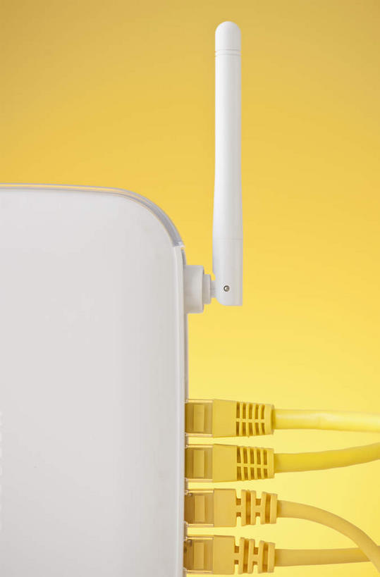 无人,竖图,室内,特写,白天,正面,通讯,数据,天线,科技,静物,一排,许多,阴影,黄色背景,朦胧,模糊,整齐,反射,传输,网络,信息,影子,通讯设备,排列,通信,创意,摄影,影棚,网线,队列,通信设备,水晶头,路由器,线缆,彩图,影棚拍摄,拍摄,网关设备