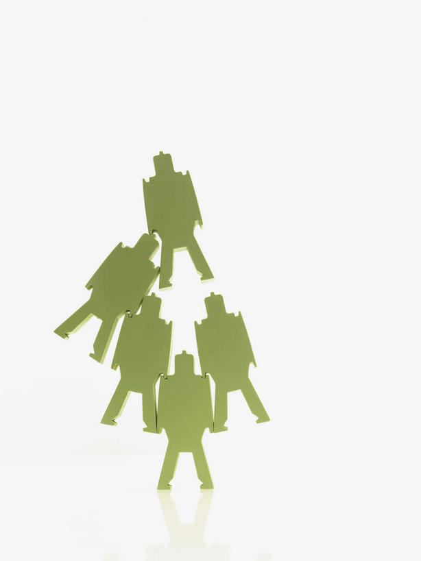 无人,站,竖图,室内,特写,白天,白色背景,正面,游戏,玩具,雕塑,五个人,一排,士兵,阴影,艺术,整齐,装饰,反射,雕刻,雕像,影子,许多人,玩,娱乐,排列,工艺品,站着,一群人,休闲,益智,摄影,影棚,活动,纪念,美术,队列,发泄,消遣,智力,主题,陈列,功能,美学,宣泄,兵士,男人,男性,年轻男性,玩耍,嬉戏,站立,彩图,全身,影棚拍摄,拍摄