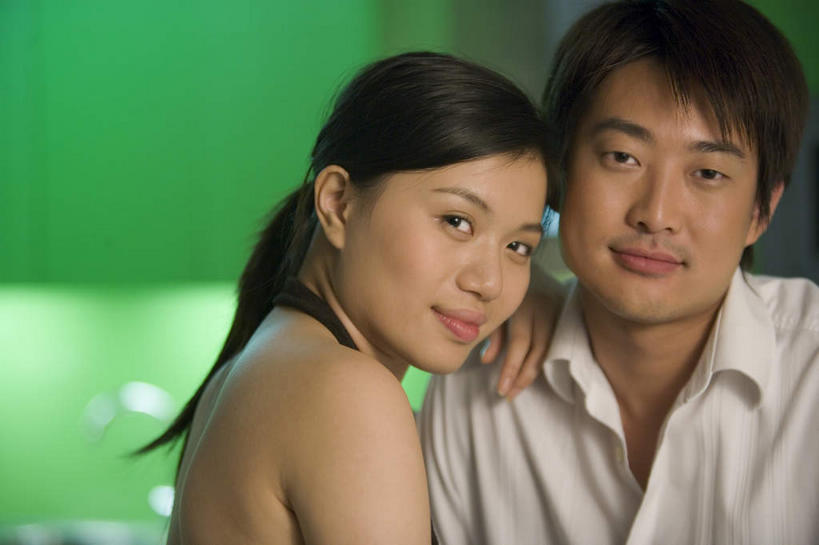 东方人,两个人,站,横图,室内,特写,白天,正面,性感,亚洲,阴影,服装,朦胧,模糊,鲜艳,光线,影子,美丽,注视,休闲装,黄种人,漂亮,衣服,阳光,观察,看,站着,休闲,休闲服,服饰,观看,察看,优美,关注,摩登,艳丽,斑斓,标致,瑰丽,娇艳,锦绣,娟秀,俊丽,奇丽,俏丽,时兴,秀丽,男人,男性,年轻男性,年轻女性,女人,女性,亚洲人,站立,半身,彩图