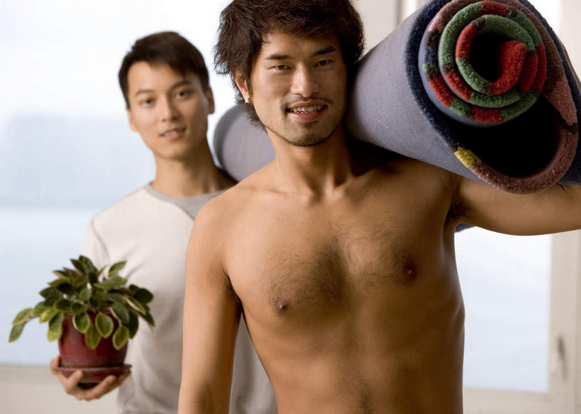 东方人,健壮,两个人,站,搬运,横图,室内,白天,正面,植物,纺织品,亚洲,服装,装饰,毛毯,毯子,注视,休闲装,黄种人,纺织,衣服,绿色,自然,垫子,观察,看,扛,站着,休闲,温暖,休闲服,服饰,生长,成长,观看,华丽,修饰,点缀,察看,关注,强健,结实,衬托,美观,雅致,雅观,硬朗,扛在肩上,骑在肩上,男人,男性,年轻男性,亚洲人,搬,站立,半身,彩图