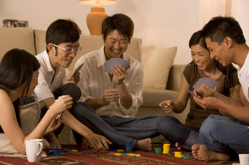 东方人,客厅,坐,躺,笑,盘腿,微笑,露齿笑,横图,室内,白天,正面,友谊,幸福,运气,沙发,台灯,杯子,照明,亚洲,握,阴影,服装,影子,灯光,许多人,休闲装,黄种人,光脚,灯,衣服,水杯,灯具,一群人,休闲,休闲服,乐趣,握着,服饰,照亮,享乐,照明设备,布艺沙发,卧着,男人,男性,年轻男性,年轻女性,女人,女性,亚洲人,茶杯,盘腿而坐,盘膝,盘着腿的,盘着腿坐,双腿交叉,躺着,卧,坐着,半身,彩图