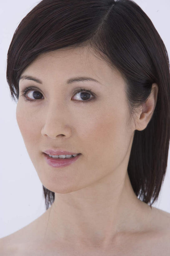 东方人,脸,头,脸颊,锁骨,肩胛骨,一个人,笑,微笑,露齿笑,竖图,室外,特写,白天,白色背景,正面,亚洲,仅一个年轻女性,仅一个女性,仅一个人,黄种人,摄影,影棚,年轻女性,女人,女性,亚洲人,头部,脸部,脸蛋,面部,半身,彩图,影棚拍摄,拍摄