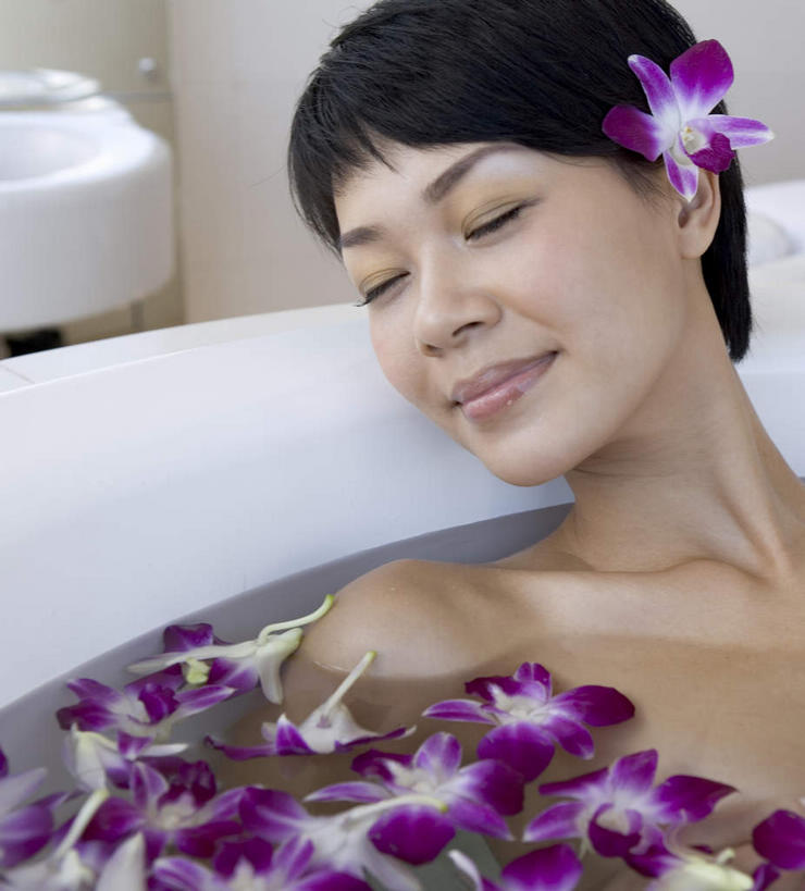 东方人,锁骨,肩胛骨,一个人,躺,闭眼,笑,微笑,竖图,室内,白天,正面,按摩,美容,卫生间,浴室,亚洲,仅一个年轻女性,仅一个女性,仅一个人,护肤,浸泡,盛开,石斛,花蕾,黄种人,花,花瓣,花朵,鲜花,浴缸,花苞,花蕊,保养,享受,休闲,放松,SPA水疗,保健,温泉浴场,养颜,石斛兰,金钗石斛,卧着,年轻女性,女人,女性,亚洲人,淋浴房,矿泉疗养地,闭眼睛,闭着眼,闭着眼睛,躺着,卧,半身,彩图,水疗,冲凉房,沐浴间,沐浴室