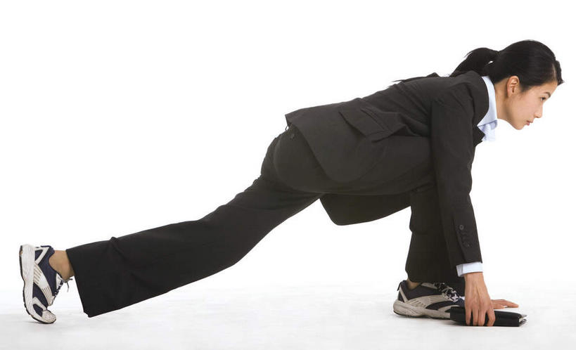 东方人,一个人,商务人士,商务女性,横图,室内,白天,白色背景,侧面,运动鞋,鞋子,亚洲,仅一个年轻女性,仅一个女性,仅一个人,握,准备,阴影,套装,光线,接力棒,影子,拿,拿着,注视,黄种人,观察,看,握着,摄影,影棚,观看,休闲鞋,察看,关注,预备,商务装,工薪阶层,年轻女性,女人,女性,亚洲人,白领,上班族,彩图,全身,影棚拍摄,拍摄,豫备