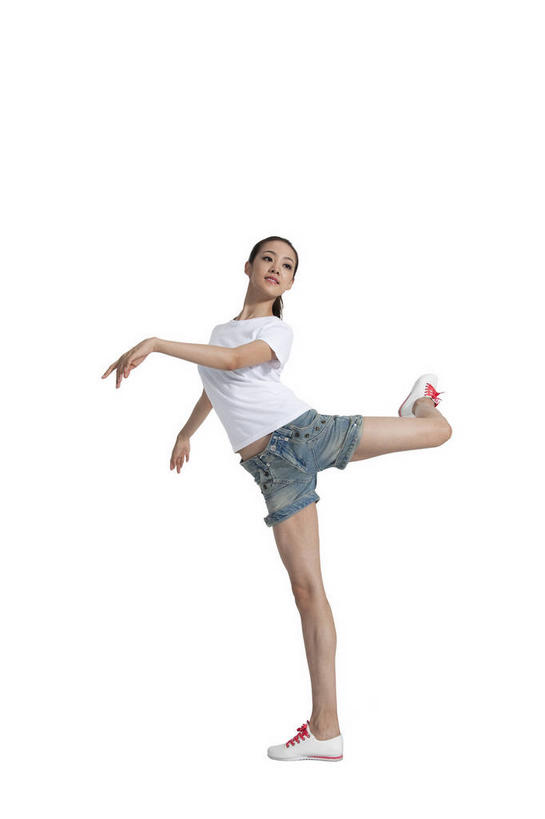 东方人,一个人,跳舞者,站,笑,微笑,竖图,室内,白天,白色背景,侧面,T恤衫,跳舞,芭蕾,亚洲,仅一个年轻女性,仅一个女性,仅一个人,服装,裤子,T恤,注视,牛仔裤,休闲装,黄种人,衣服,观察,看,站着,休闲,休闲服,抬脚,摄影,服饰,影棚,观看,察看,关注,摄影棚,舞姿,芭蕾舞,年轻女性,女人,女性,亚洲人,牛仔短裤,舞蹈家,舞蹈演员,舞者,站立,彩图,全身,影棚拍摄,拍摄,舞蹈