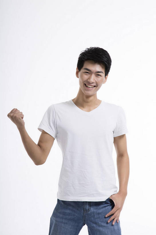 东方人,一个人,站,笑,微笑,露齿笑,竖图,室内,白天,白色背景,正面,亚洲,仅一个男性,仅一个人,握,服装,裤子,注视,牛仔裤,休闲装,黄种人,鼓励,仅一个年轻男性,衣服,白色,观察,加油,看,手势,握拳,站着,休闲,休闲服,打气,握着,摄影,服饰,影棚,观看,察看,关注,摄影棚,鼓舞,男人,男性,年轻男性,亚洲人,站立,半身,彩图,影棚拍摄,拍摄,打手势