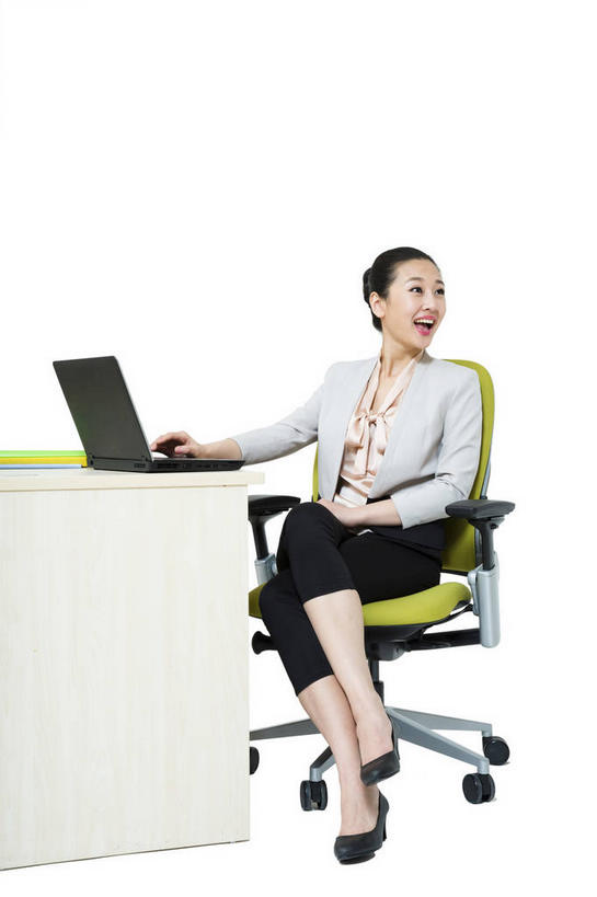 东方人,一个人,商务人士,商务女性,办公室,坐,笑,微笑,露齿笑,竖图,室内,白天,白色背景,正面,高跟鞋,时尚,电脑,笔记本电脑,家具,桌子,鞋子,椅子,亚洲,仅一个年轻女性,仅一个女性,仅一个人,一把,敲打,套装,裤子,网络,办公桌,二郎腿,扭头,注视,黄种人,输入,通讯设备,座椅,绿色,黑色,打字,观察,看,转头,搭,摄影,影棚,观看,点击,一台,敲击,盘发,察看,无线,搭着,关注,时髦,摄影棚,紧身裤,通信设备,商务装,无线网络,无线上网,便携式电脑,工薪阶层,办公家具,升降椅,时兴,按键,手提电脑,年轻女性,女人,女性,亚洲人,长发,直发,白领,上班族,坐着,彩图,全身,影棚拍摄,拍摄