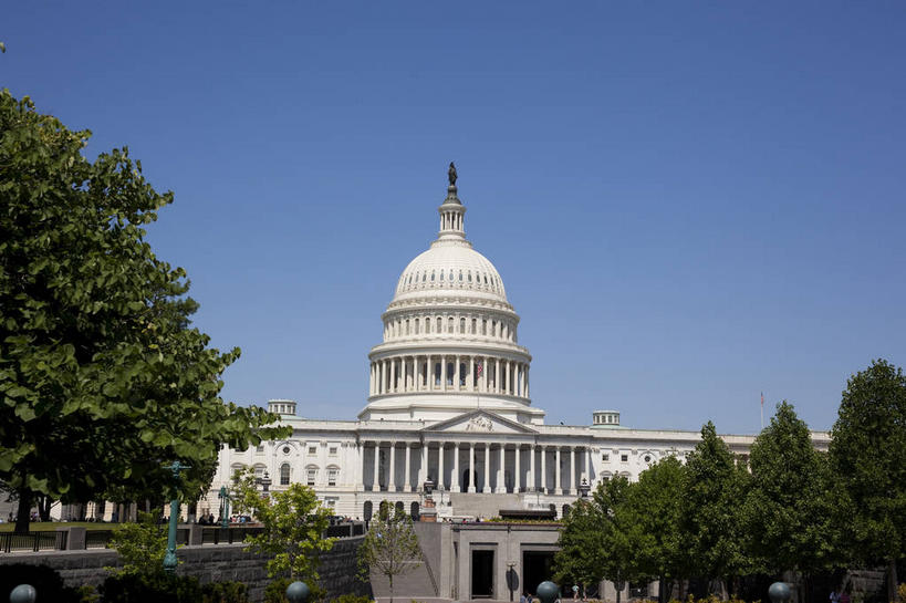 无人,横图,室外,白天,正面,旅游,度假,树林,植物,标志建筑,地标,建筑,美国,一排,许多,阴影,整齐,壮观,光线,影子,柱子,墙,首都,很多,娱乐,建设,国会大厦,墙壁,墙面,树,树木,排列,蓝色,绿色,蓝天,天空,阳光,自然,天,享受,休闲,旅游胜地,放松,生长,晴朗,成长,北美,北美洲,壮丽,队列,美洲,华盛顿特区,国会大楼,国会山,万里无云,华盛顿哥伦比亚特区,华府,华盛顿国会大厦,议会大厦,议会大楼,首都大厦,州议会大厦,州政府,州会议厅,北亚美利加洲,亚美利加洲,晴空,晴空万里,彩图,美利坚合众国,美国华盛顿国会大厦,美国国会大厦