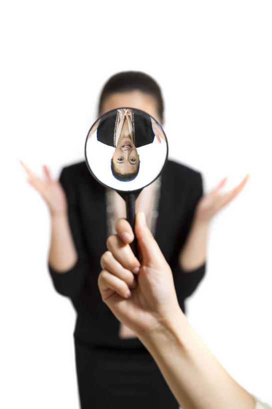 东方人,两个人,商务人士,商务女性,站,笑,微笑,露齿笑,竖图,室内,白天,白色背景,正面,仪器,亚洲,握,套装,检查,朦胧,模糊,反射,分析,科学,放大镜,拿,拿着,注视,黄种人,一个,观察,看,站着,清晰,探索,握着,摄影,影棚,放大,单个,观看,仔细,透镜,察看,凸透镜,聚焦,关注,摄影棚,商务装,工薪阶层,光学,清楚,年轻女性,女人,女性,亚洲人,白领,上班族,站立,半身,彩图,影棚拍摄,拍摄