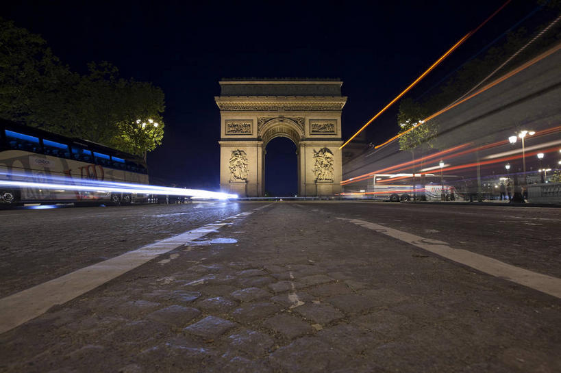 无人,横图,室外,夜晚,正面,长时间曝光,旅游,度假,名胜古迹,植物,门,标志建筑,道路,地标,建筑,路,路灯,公路,照明,法国,凯旋门,巴黎,欧洲,阴影,遗迹,光线,影子,拱门,灯光,分界线,停车线,交通,首都,古迹,文物,娱乐,建设,古建筑,灯,树,树木,绿色,自然,门框,享受,休闲,旅游胜地,放松,生长,成长,车行道,车行道分界线,照亮,照明设备,西欧,法兰西,标线,巴黎凯旋门,曝光,古文明,车行线,法兰西共和国,法兰西第五共和国,法兰西岛,法兰西岛大区,马路,彩图,巴黎省,巴黎市,巴黎大凯旋门,雄师凯旋门