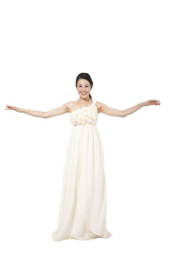东方人,一个人,站,伸展双臂,笑,微笑,露齿笑,竖图,室内,白天,白色背景,正面,裙子,晚礼服,亚洲,仅一个年轻女性,仅一个女性,仅一个人,连衣裙,注视,黄种人,装饰品,耳环,饰品,首饰,观察,看,站着,摄影,影棚,观看,察看,关注,摄影棚,耳饰,年轻女性,女人,女性,亚洲人,敞开双臂,伸开双臂,展开双肩,站立,张开手臂,张开双臂,彩图,全身,影棚拍摄,晚宴服,舞会服,洋服,洋装,夜礼服,拍摄