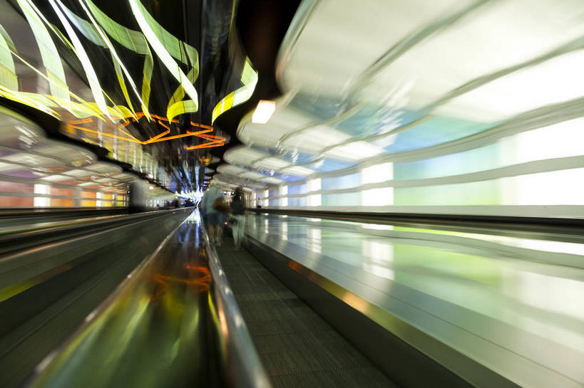 无人,机场,横图,室内,白天,正面,长时间曝光,度假,美景,城市风光,城市,电梯,飞机场,美国,阴影,朦胧,模糊,光线,影子,电动扶梯,景观,灯光,自动扶梯,运输工具,娱乐,候机厅,享受,休闲,景色,放松,北美,北美洲,美洲,候机室,曝光,伊利诺斯州,芝加哥,世界屠猪城,巨肩之城,劳动之城,伊利诺伊,伊利诺伊州,伊利诺州,芝加哥市,芝城,林肯之地,北亚美利加洲,亚美利加洲,待机室,奥黑尔国际机场,航空站,空港,彩图,美利坚合众国,扶手电梯,升降设备,运输带,自动行人电梯,电扶梯,芝加哥奥黑尔国际机场,芝加哥奥黑尔机场,芝加哥机场