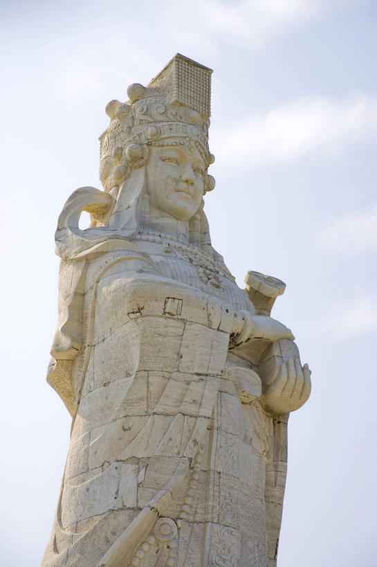 东方人,一个人,无人,寺庙,站,竖图,室外,白天,仰视,旅游,度假,名胜古迹,标志建筑,地标,建筑,雕塑,澳门,中国,亚洲,仅一个年轻女性,仅一个女性,仅一个人,阴影,节日,遗迹,艺术,装饰,光线,雕刻,雕像,影子,云,云朵,燃烧,云彩,黄种人,古迹,文化,文物,娱乐,建设,古建筑,石雕,蓝色,白云,蓝天,天空,阳光,香火,工艺品,庙宇,天,祈祷,站着,享受,休闲,健康,旅游胜地,放松,许愿,宗教,信仰,晴朗,纪念,祈求,美术,主题,陈列,古文明,东亚,一尊,港澳台,中华人民共和国,功能,美学,澳门特别行政区,澳,平安,年轻女性,女人,女性,亚洲人,晴空,站立,半身,彩图,低角度拍摄,庙,寺,路环,路环岛,澳门妈祖文化村,叠石塘山,妈祖文化村,塔石塘山