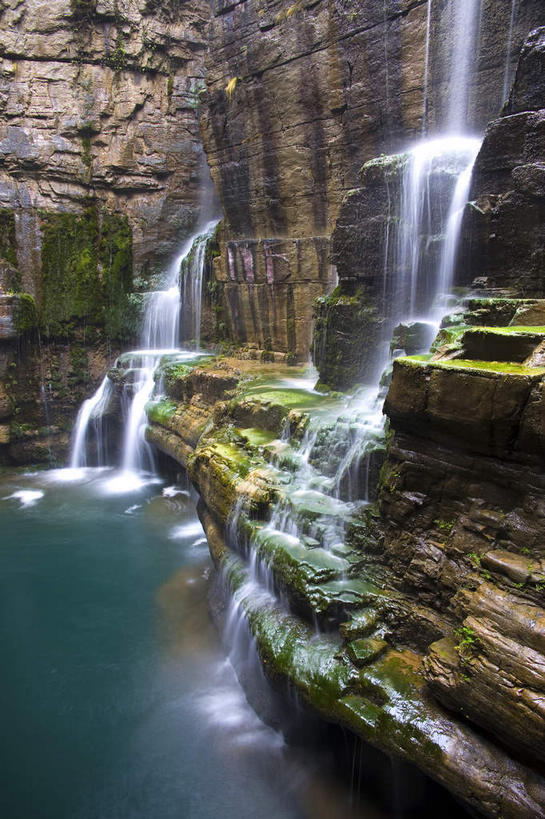 无人,竖图,室外,白天,正面,旅游,度假,石头,美景,瀑布,山,山脉,水,植物,云台山,中国,亚洲,飞溅,溅,石子,液体,池塘,景观,山峰,水池,水滴,悬崖,山峦,娱乐,水珠,树,树木,绿色,自然,群山,享受,休闲,景色,放松,生长,成长,喷洒,自然风光,东亚,中华人民共和国,绝壁,河南,河南省,豫,华中地区,焦作,焦作市,修武,修武县,跌水,石块,岩石,彩图,云台山风景区