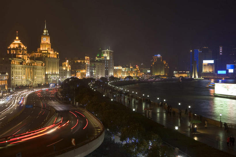 无人,高楼大厦,横图,俯视,室外,夜晚,长时间曝光,度假,河流,美景,水,植物,城市风光,标志建筑,城市,大厦,道路,地标,建筑,路,路灯,摩天大楼,夜景,公路,照明,上海,中国,亚洲,阴影,光线,影子,河水,景观,水流,灯光,交通,娱乐,建设,黄浦江,灯,树,树木,绿色,天空,自然,外滩,天,享受,休闲,景色,放松,生长,成长,照亮,申,照明设备,曝光,黄浦区,东亚,浦东发展银行大楼,上海海关大楼,海关大楼,中山东一路,上海市,中华人民共和国,沪,华东地区,马路,彩图,高角度拍摄,大楼,高层建筑,高楼,摩天楼,黄埔滩,上海外滩,外黄埔滩