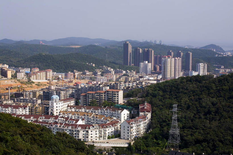 无人,家,高楼大厦,横图,俯视,航拍,室外,白天,旅游,度假,美景,植物,城市风光,城市,大厦,建筑,摩天大楼,大连,中国,亚洲,阴影,光线,瓦片,影子,房屋,屋顶,屋檐,屋子,景观,云,云朵,公寓,建筑群,云彩,顶棚,娱乐,建设,洋房,楼房,檐,住宅,树,树木,蓝色,绿色,白云,蓝天,天空,阳光,自然,天,享受,休闲,景色,放松,生长,晴朗,成长,鸟瞰,东亚,辽宁,辽宁省,大连市,中华人民共和国,辽,东北地区,晴空,彩图,高角度拍摄,房子,大楼,高层建筑,高楼,摩天楼