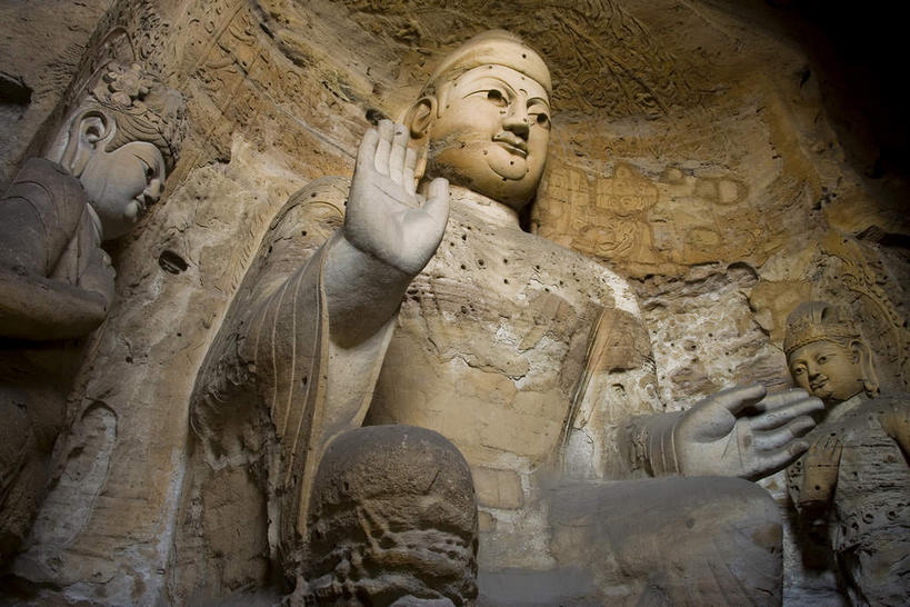 东方人,无人,三个人,站,坐,横图,室内,白天,正面,旅游,度假,名胜古迹,标志建筑,地标,建筑,帽子,雕塑,大同,云岗石窟,中国,亚洲,阴影,节日,遗迹,艺术,装饰,反射,雕刻,雕像,影子,洞,注视,黄种人,古迹,文化,文物,娱乐,建设,古建筑,石雕,工艺品,观察,看,祈祷,站着,享受,休闲,健康,旅游胜地,放松,搭,许愿,宗教,洞穴,佛教,信仰,观看,纪念,祈求,美术,察看,搭着,关注,主题,陈列,古文明,东亚,山西,山西省,袈裟,穴,云冈石窟,中华人民共和国,华北地区,功能,美学,晋,大同市,释教,法衣,平安,男人,男性,年轻男性,亚洲人,站立,坐着,半身,彩图,加沙,迦逻沙曳,迦沙,袈裟野,莲服,僧衣