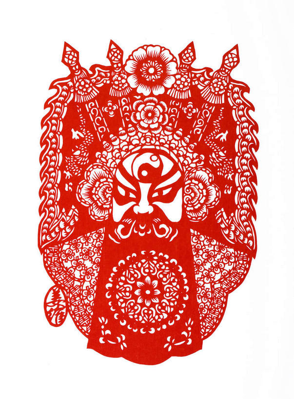 东方人,一个人,无人,站,竖图,俯视,室内,特写,白天,白色背景,戏服,游戏,静物,旗帜,亚洲,仅一个男性,仅一个人,仅一个中年男性,一张,表演,艺术,盛开,面具,旗杆,纸艺,手工艺品,玩,花蕾,注视,黄种人,文化,娱乐,旗子,花,花瓣,花朵,鲜花,红色,脸谱,纸制品,工艺品,剪纸,花苞,花蕊,观察,看,祈祷,站着,休闲,许愿,摄影,宗教,信仰,影棚,观看,活动,祈求,吉祥,察看,高雅,发泄,关注,消遣,智力,中国文化,摄影棚,风水,八卦,角色扮演,阴阳,京剧,戏曲,国粹,皮黄,吉凶,吉利,晦气,不祥,倒霉,霉运,恶兆,凶险,自信心,品位,宣泄,剪画,刻纸,旗号,八卦图,演戏,平安,男人,男性,中年男性,亚洲人,玩耍,嬉戏,站立,彩图,高角度拍摄,影棚拍摄,拍摄,国剧,京戏,平剧,中国戏曲,京剧脸谱,传统文化