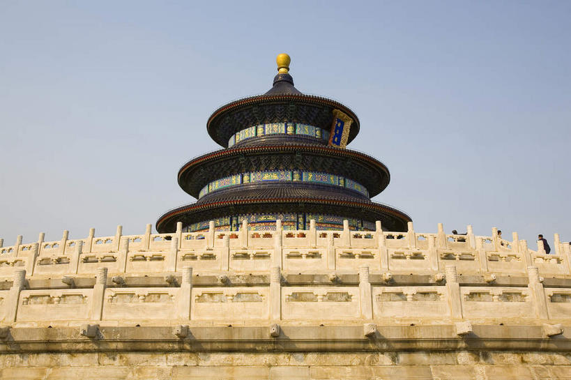 无人,天坛,宫殿,栏杆,横图,室外,白天,仰视,旅游,度假,名胜古迹,楼梯,标志建筑,道路,地标,建筑,路,北京,中国,亚洲,阴影,节日,遗迹,环绕,围绕,光线,扶手,瓦片,影子,阶梯,屋顶,屋檐,小路,交通,首都,顶棚,环抱,古迹,文化,文物,娱乐,建设,古建筑,护栏,檐,墙面,台阶,红色,蓝色,蓝天,天空,阳光,天,祈祷,祈福,享受,休闲,健康,旅游胜地,放松,许愿,宗教,信仰,晴朗,纪念,祈求,宫廷,壁,祭天,古文明,东亚,万里无云,中华人民共和国,东城区,北京市,京,北平,华北地区,天坛公园,祈年殿,王宫,萦绕,北京天坛,祈谷坛,平安,晴空,晴空万里,彩图,低角度拍摄,皇宫,永定门内大街