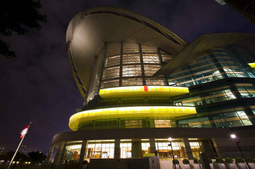 无人,家,高楼大厦,横图,彩色,室外,夜晚,仰视,度假,海浪,海洋,美景,窗户,落地窗,城市风光,标志建筑,城市,大厦,地标,建筑,摩天大楼,霓虹灯,夜景,香港,中国,亚洲,一排,许多,阴影,整齐,并列,并排,光线,影子,房屋,屋子,景观,浪花,建筑群,灯光,七彩,很多,娱乐,光源,建设,楼房,霓虹,玻璃窗,住宅,灯,排列,倒影,海水,享受,休闲,景色,放松,港,倒映,照明设备,队列,平行,玻璃幕墙,海景,东亚,香港会议展览中心,湾仔,香港岛,香港特别行政区,港澳台,中华人民共和国,氖灯,反照,湾仔区,港岛,大海,风浪,海,海水的波动,近岸浪,涌浪,彩图,低角度拍摄,房子,大楼,高层建筑,高楼,摩天楼,香港国际会展中心