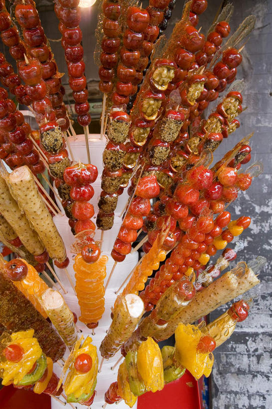 点心,无人,竖图,室外,特写,白天,正面,许多,朦胧,模糊,包裹,包装,包装纸,纸,甜点,纸张,很多,文化,小吃,竹签,排列,山楂,中式,糖葫芦,包装材料,冰糖葫芦,取食签,糖球,摆列,彩图,玻璃纸,布列,分列,传统文化