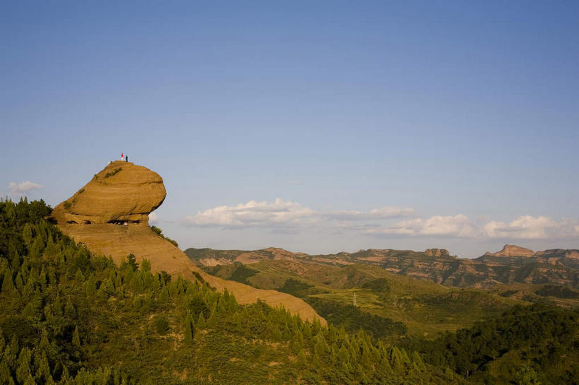 无人,公园,横图,室外,白天,正面,旅游,度假,石头,美景,森林,山,山脉,树林,植物,中国,亚洲,阴影,光线,石子,影子,景观,山峰,云,云朵,山峦,云彩,娱乐,树,树木,蓝色,绿色,白云,蓝天,天空,阳光,自然,群山,天,享受,休闲,景色,放松,生长,晴朗,成长,自然风光,东亚,中华人民共和国,华北地区,河北,河北省,冀,承德,承德市,石块,岩石,晴空,彩图,磬锤峰,棒槌山,磬锤峰国家级森林公园
