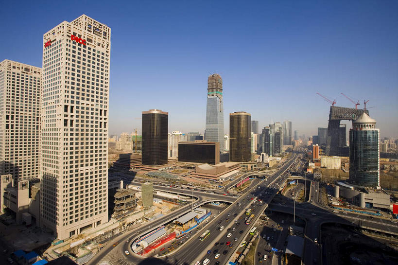 无人,高楼大厦,横图,俯视,航拍,室外,白天,度假,技术,美景,窗户,落地窗,城市风光,标志建筑,城市,大厦,道路,地标,建筑,路,摩天大楼,公路,汽车,北京,中国,亚洲,一排,许多,阴影,整齐,并列,并排,光线,影子,景观,交通,首都,很多,娱乐,设备,建设,玻璃窗,车,排列,施工,蓝色,蓝天,天空,阳光,建筑工地,交通工具,轿车,天,享受,休闲,机械,起重机,景色,放松,晴朗,吊机,工程,鸟瞰,队列,载具,平行,玻璃幕墙,塔吊,东亚,万里无云,中华人民共和国,北京市,京,北平,华北地区,朝阳区,地盘,建筑地盘,施工地盘,晴空,晴空万里,马路,彩图,高角度拍摄,大楼,高层建筑,高楼,工地,摩天楼,北京CBD,北京商务中心区,中国北京大北窑,大裤衩,智窗,中央电视台总部大楼,标准节,塔式起重机,光华路,中国尊,中信集团总部大楼