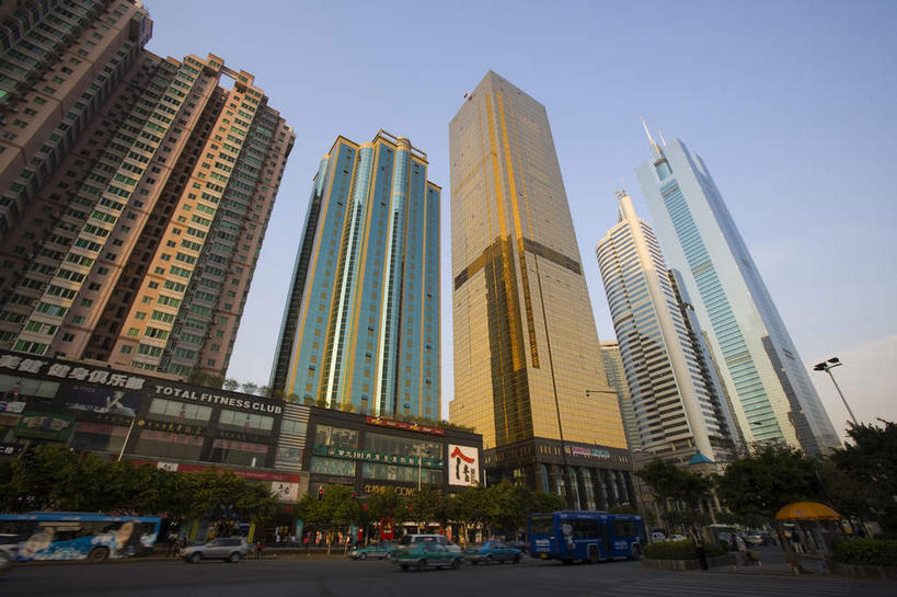 无人,高楼大厦,广场,横图,室外,白天,仰视,旅游,度假,窗户,落地窗,标志建筑,大厦,地标,建筑,摩天大楼,深圳,中国,亚洲,一排,许多,阴影,整齐,并列,并排,光线,影子,很多,娱乐,建设,玻璃窗,排列,蓝色,蓝天,天空,阳光,天,享受,休闲,旅游胜地,放松,晴朗,队列,平行,玻璃幕墙,中信城市广场,东亚,广东,鹏城,广东省,中信广场,万里无云,中华人民共和国,华南地区,粤,深圳市,晴空,晴空万里,彩图,低角度拍摄,大楼,高层建筑,高楼,摩天楼