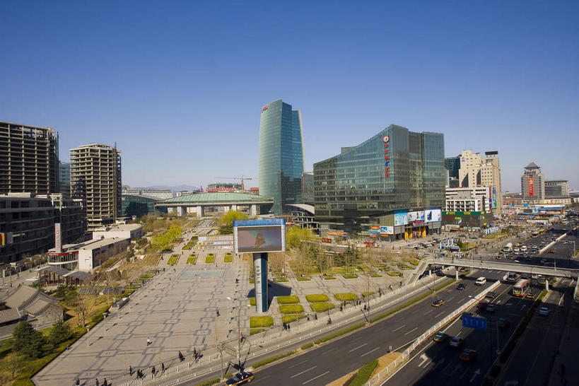 无人,家,高楼大厦,横图,俯视,室外,白天,旅游,度假,植物,窗户,落地窗,标志建筑,大桥,大厦,道路,地标,建筑,路,摩天大楼,桥梁,公路,北京,中国,亚洲,一排,许多,阴影,整齐,并列,并排,光线,影子,房屋,屋子,高架,桥,分界线,停车线,交通,首都,很多,娱乐,建设,楼房,玻璃窗,住宅,树,树木,排列,蓝色,绿色,蓝天,天空,阳光,自然,天,享受,休闲,旅游胜地,放松,生长,晴朗,成长,车行道,车行道分界线,队列,标线,平行,高架桥,玻璃幕墙,东亚,车行线,海淀区,高架道路,跨线桥,中关村,万里无云,中华人民共和国,北京市,京,北平,华北地区,晴空,晴空万里,马路,彩图,高角度拍摄,房子,大楼,高层建筑,高楼,摩天楼,国家自主创新示范区,中关村科技园,中关村E世界,中关村西区