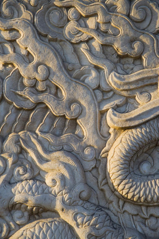 无人,竖图,室外,白天,正面,旅游,度假,绘画,成功,名胜古迹,标志建筑,地标,建筑,雕塑,中国,亚洲,一条,阴影,遗迹,艺术,装饰,光线,龙,雕刻,雕像,浮雕,影子,墙,云,云朵,云彩,古迹,文化,文物,娱乐,建设,古建筑,墙壁,墙面,祥云,灰色,白云,阳光,工艺品,享受,休闲,旅游胜地,放松,纪念,美术,吉祥,高贵,主题,图腾,传说,陈列,古文明,东亚,中华人民共和国,华北地区,功能,美学,吉利,祥瑞,河北,河北省,冀,灵兽,权势,尊荣,唐山,唐山市,幸运,画画,彩图,浅浮雕,东陵,清东陵,遵化,遵化市