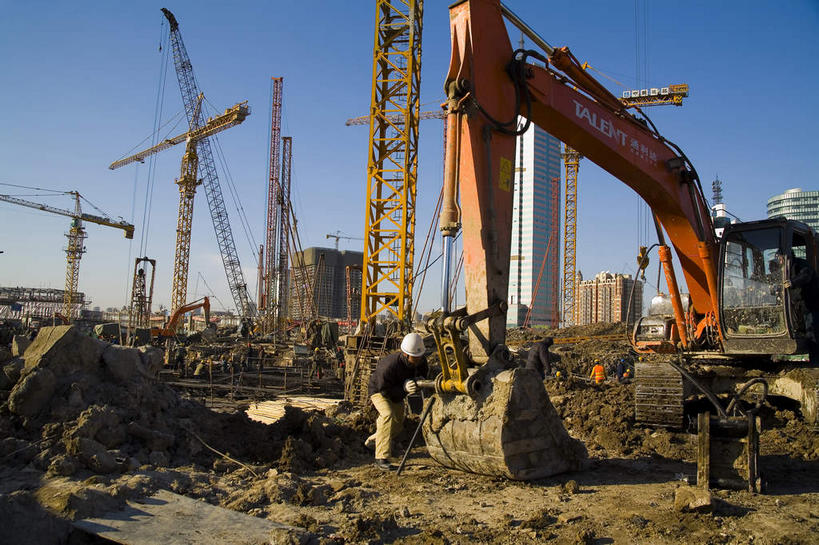 无人,横图,室外,白天,仰视,度假,技术,美景,城市风光,城市,建筑,汽车,天津,中国,亚洲,一辆,许多,阴影,光线,影子,景观,泥土,土壤,很多,娱乐,设备,车,施工,黄色,红色,蓝色,蓝天,天空,阳光,建筑工地,交通工具,天,享受,休闲,机械,起重机,工程车,景色,放松,晴朗,吊机,挖掘机,工程,载具,塔吊,挖土机,东亚,万里无云,中华人民共和国,华北地区,地盘,建筑地盘,施工地盘,天津市,交通运输,农用机械,晴空,晴空万里,彩图,低角度拍摄,工地,津,标准节,塔式起重机