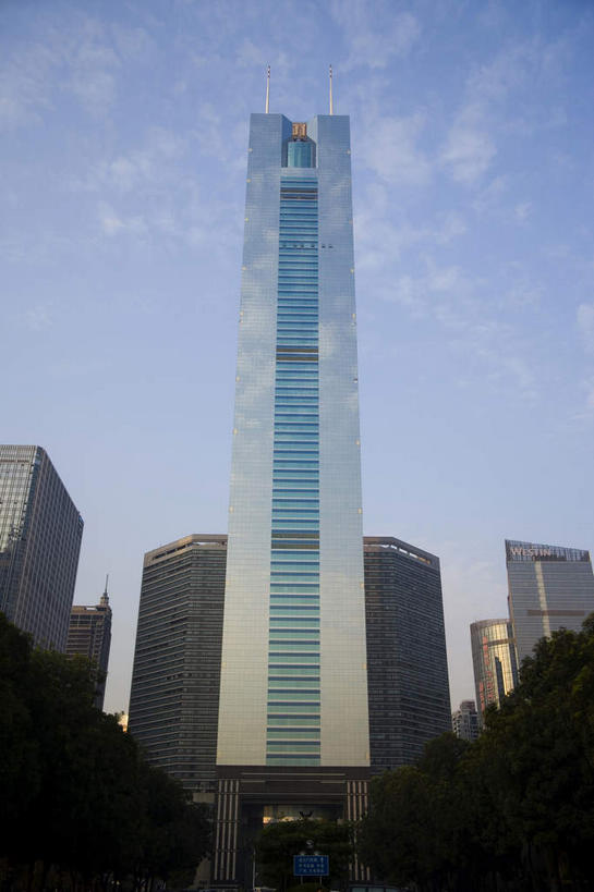 无人,高楼大厦,广场,竖图,室外,白天,仰视,度假,美景,树林,植物,窗户,落地窗,城市风光,城市,大厦,道路,建筑,路,路灯,摩天大楼,公路,照明,广州,深圳,中国,亚洲,一排,许多,阴影,整齐,并列,并排,光线,影子,景观,云,云朵,灯光,交通,很多,云彩,娱乐,建设,玻璃窗,灯,树,树木,排列,蓝色,绿色,白云,倒影,蓝天,天空,阳光,自然,天,享受,休闲,景色,放松,生长,晴朗,成长,照亮,倒映,照明设备,队列,平行,玻璃幕墙,中信城市广场,东亚,广东,鹏城,广东省,中信广场,中华人民共和国,华南地区,省会,广州市,粤,深圳市,天河,反照,晴空,马路,彩图,低角度拍摄,大楼,高层建筑,高楼,摩天楼,天河区,天河广场