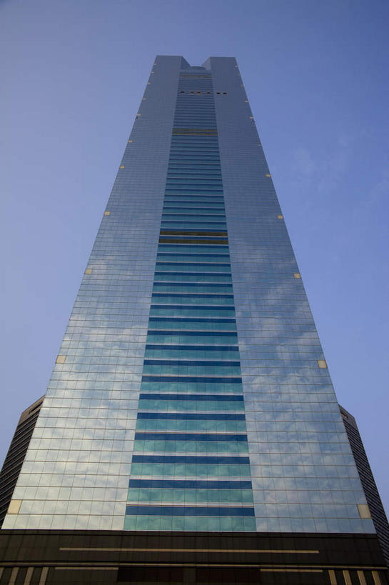 无人,高楼大厦,广场,竖图,室外,白天,仰视,度假,美景,窗户,落地窗,城市风光,城市,大厦,建筑,摩天大楼,广州,深圳,中国,亚洲,一排,许多,阴影,整齐,并列,并排,光线,影子,景观,云,云朵,很多,云彩,娱乐,建设,玻璃窗,排列,蓝色,白云,倒影,蓝天,天空,阳光,天,享受,休闲,景色,放松,晴朗,倒映,队列,平行,玻璃幕墙,中信城市广场,东亚,广东,鹏城,广东省,中信广场,中华人民共和国,华南地区,省会,广州市,粤,深圳市,天河,反照,晴空,彩图,低角度拍摄,大楼,高层建筑,高楼,摩天楼,天河区,天河广场