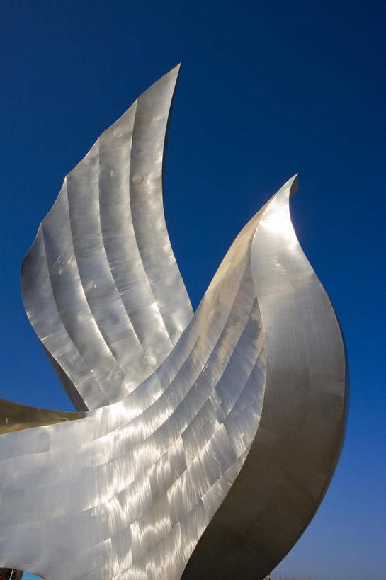 无人,竖图,室外,白天,仰视,旅游,度假,友谊,标志建筑,地标,建筑,鸽子,鸟,雕塑,中国,亚洲,阴影,艺术,装饰,光线,鸟类,雕刻,雕像,影子,娱乐,建设,一个,蓝色,蓝天,天空,阳光,工艺品,天,享受,休闲,旅游胜地,放松,晴朗,单个,纪念,美术,象征,主题,和平,陈列,东亚,万里无云,中华人民共和国,华北地区,功能,美学,河北,河北省,冀,秦皇岛,秦皇岛市,信使,晴空,晴空万里,彩图,低角度拍摄,全身,秦皇岛奥林匹克公园